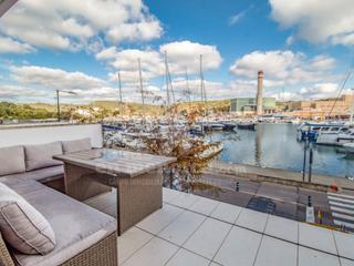 Appartamento in Dalt Sant Joan-Plaça Eivissa. Piso en puerto de mahón con piscina