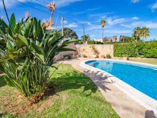 Masia a Trebalúger. Casa de campo con piscina en trebalúger