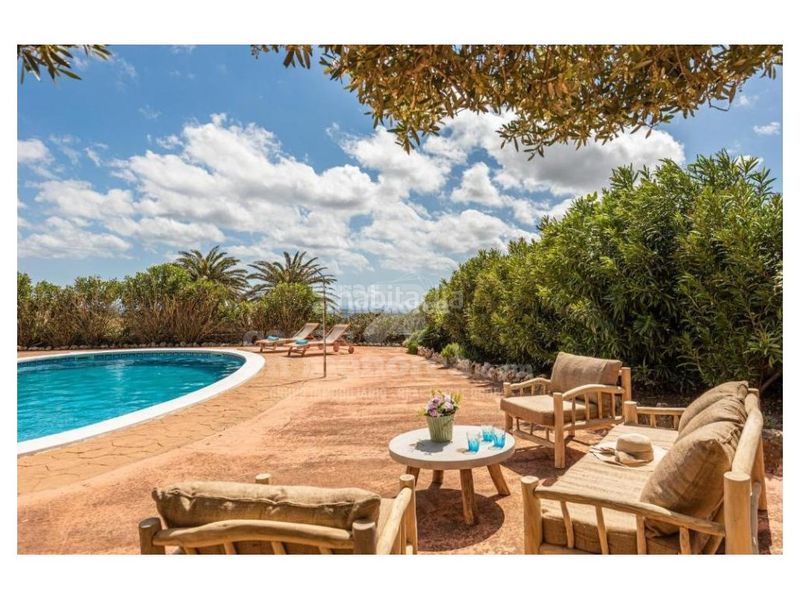 Foto 751f440f-25a1-4409-94db-c190bf342631. Masia amb aparcament piscina a Ferreries poble Ferreries