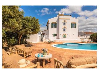 Masia a Ferreries poble. Casa de campo con licencia en ferreries