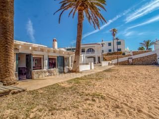 Casa in Na Macaret. Casa en primera línea de mar en macaret