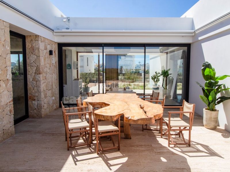Foto 21e34da8-06df-4b7e-a09a-bd587c036d82. Casa amb piscina a Cala en Blanes Ciutadella de Menorca