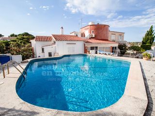 House in Santa Anna-Sol de l´Est. Chalet unifamiliar con piscina en santa ana