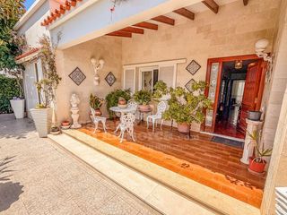 Casa a Ciutadella. Casa con jardín y garaje en ciutadella