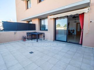 Appartement à Es Castell. Primer piso con parking, trastero y terraza en es castell
