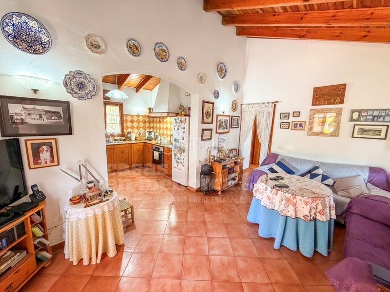 Foto a755e3f8-7b3a-4339-bd94-f3732213296a. Masia amb aparcament a Cala Blanca Ciutadella de Menorca