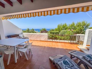 Appartement à Son Bou-Sant Jaume. Apartamento con piscina y vistas al mar en son bou