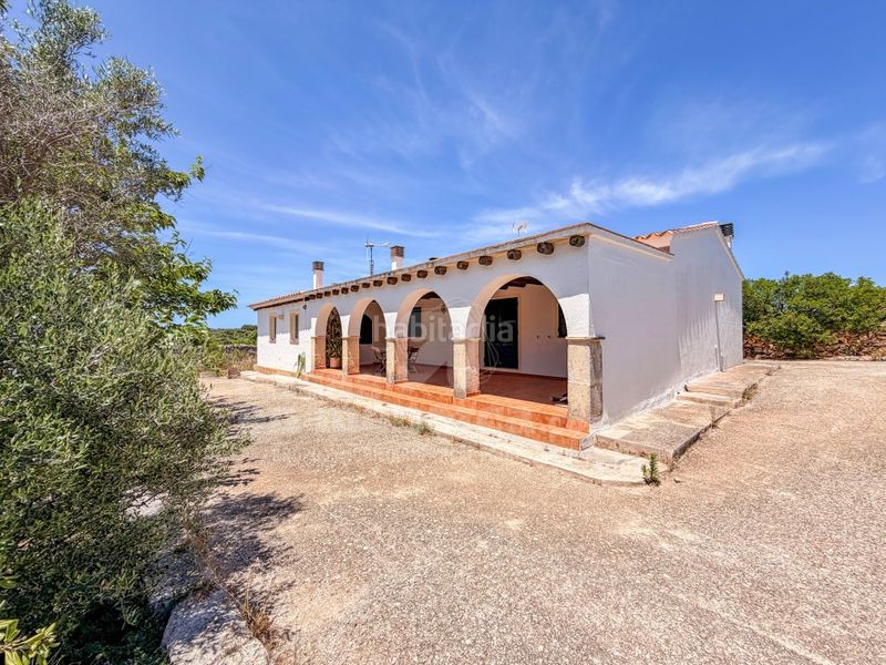 Foto c0294dee-3db7-441d-9625-b85cbe9b27c3. Masia a Cala Morell Ciutadella de Menorca