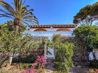 Casa a Cala Blanca. Casa rodeada de campo en cala santandria