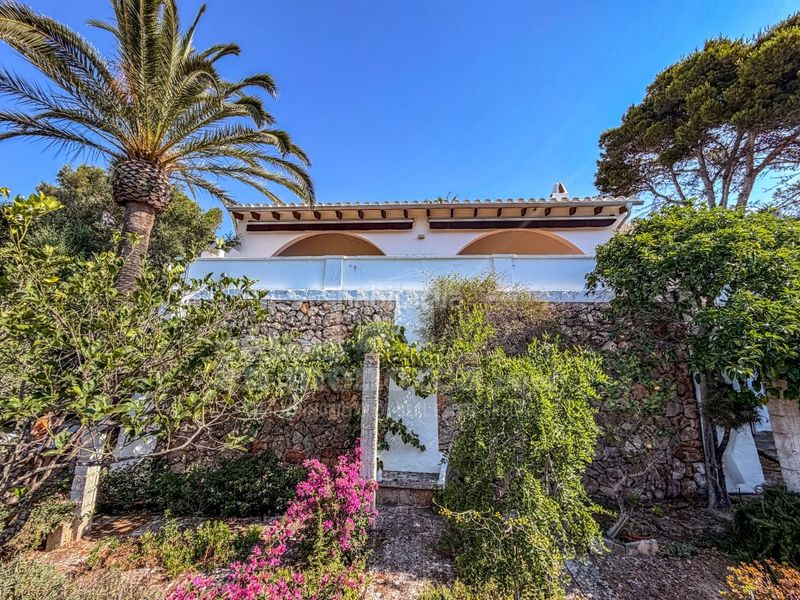 Foto fac2de43-30fa-453c-b635-cc4afaea73a5. Casa amb aparcament a Cala Blanca Ciutadella de Menorca