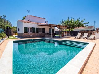 House in Cala en Porter. Chalet con gran jardín y piscina en son vitamina