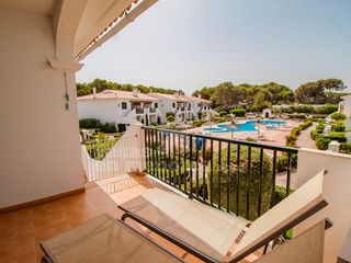 Apartment in Port d´Addaia. Apartamento con terraza y piscinas en addaia