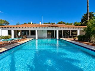 Casa a Sant Climent-Es Canutells. Chalet de lujo con piscina, bosque privado y más de 4.000 m de p