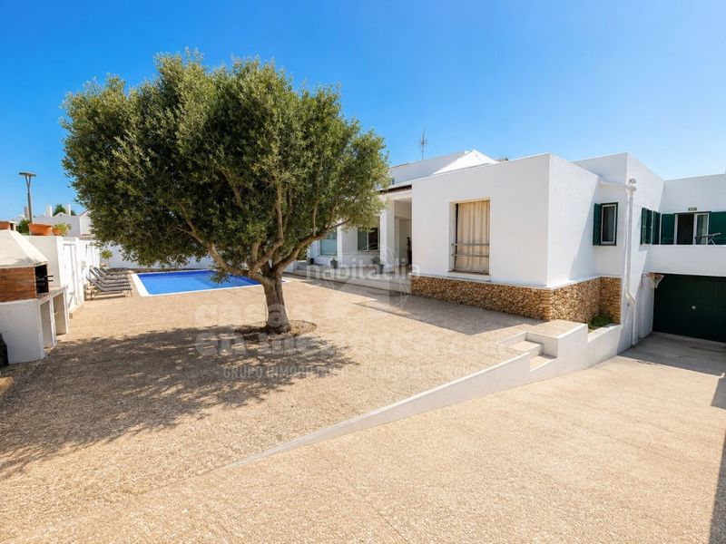 Foto 44ef6510-78e4-4ea5-8523-1959f37c5671. Casa amb aparcament piscina a Cala en Blanes Ciutadella de Menorca
