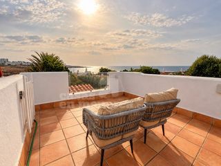 Haus in Cala d´En Bosch-Serpentona. Chalet adosado con vistas al mar en cap dartrutx