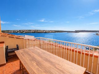 Pis a Es Castell. Piso dúplex en primera línea de mar en es castell