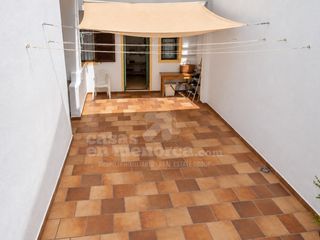 Haus in Es Castell. Planta baja con patio y garaje en es castell