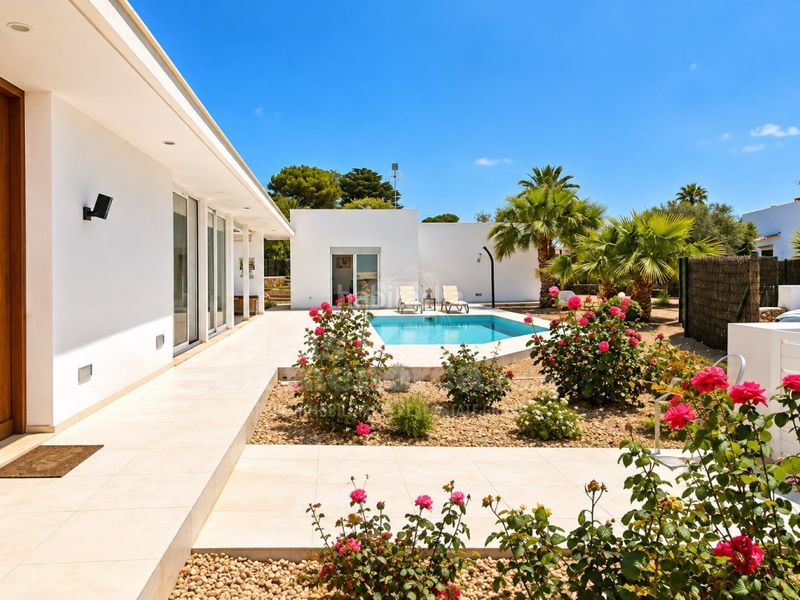 Foto d4a80a3a-4195-4f91-8743-db614349e028. Casa amb calefacció aparcament piscina a Binibèquer Sant Lluís