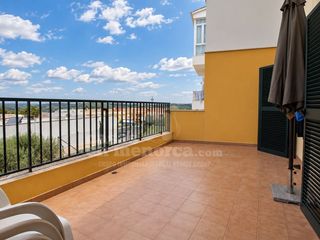 Flat in Dalt Sant Joan-Plaça Eivissa. Primer piso con terraza y piscina en mahón