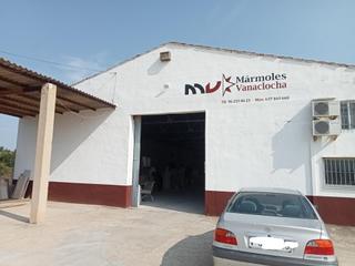 Local Comercial a Carlet. Se vende magnifica nave con parcela totalmente vallada en carlet
