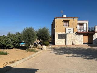 Chalet à Club de Tenis. Venta chalet en torrente, zona monte real