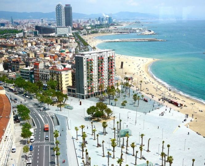 Foto 6af67b74-f2e6-41a4-a6f0-ebba10cb253c. Pis a Sagrada Família Barcelona