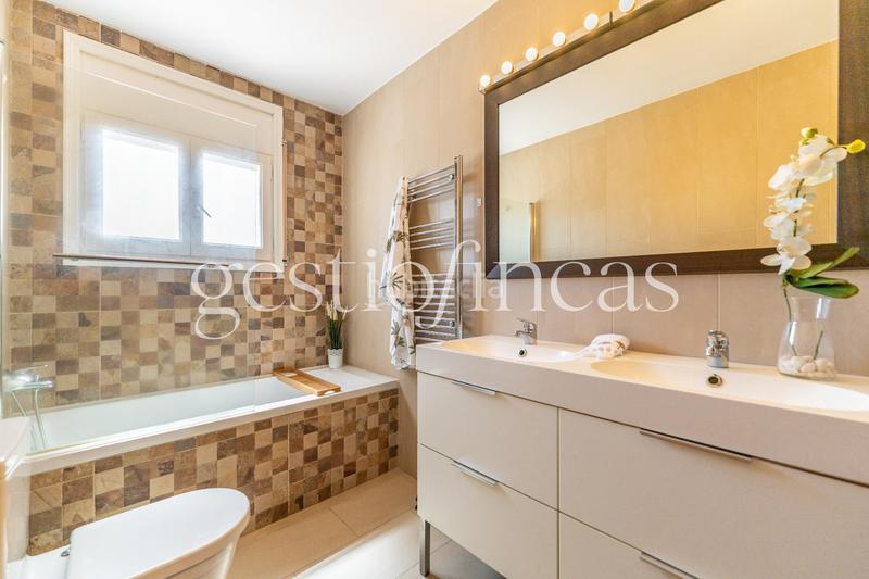 Foto ecdc8e1f-6482-4cd9-a985-69a78b47d8b7. Xalet amb aparcament piscina a mar Cambrils Cambrils