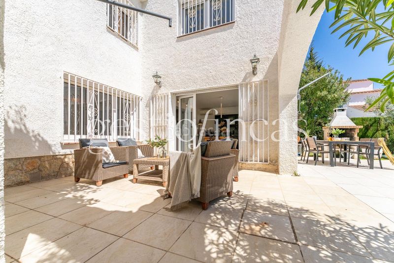 Foto 2cd1b346-7e4a-48e2-9600-c4ab3d4c51e1. Chalet avec chauffage parking piscine dans mar Cambrils Cambrils