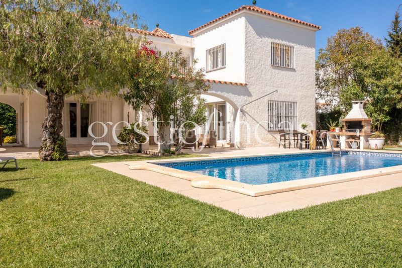 Foto 2de9b6c3-eea7-4472-9b7c-954b2d4281d9. Chalet avec chauffage parking piscine dans mar Cambrils Cambrils