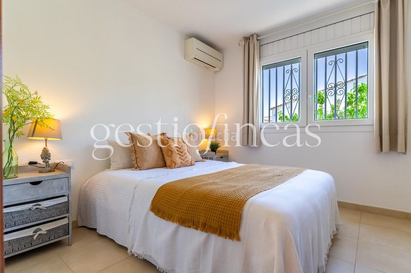 Foto b8c4e30c-f2c2-483c-8576-db7348f9bef1. Chalet avec chauffage parking piscine dans mar Cambrils Cambrils