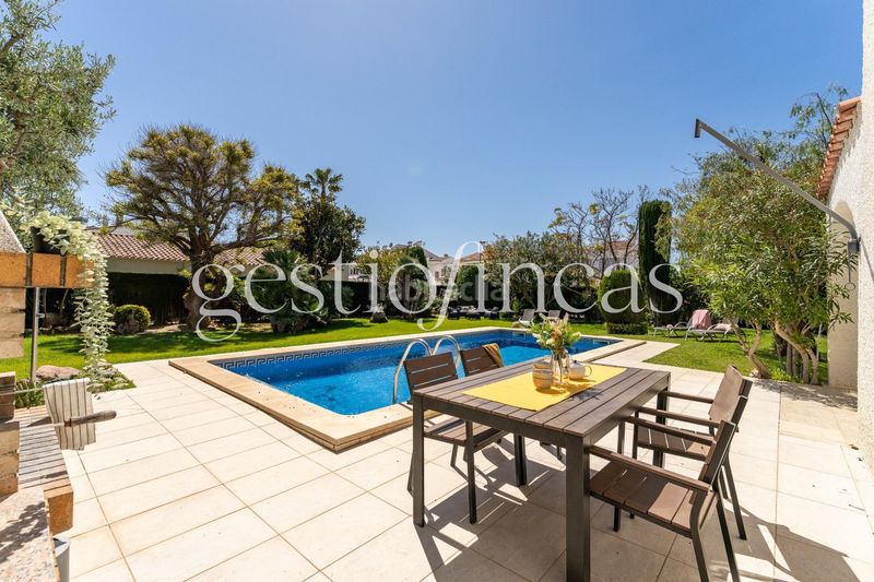 Foto b9448be5-4b0c-4edd-8e8a-d271bc645324. Chalet avec chauffage parking piscine dans mar Cambrils Cambrils
