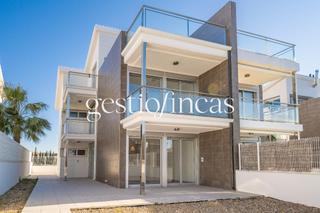 Casa aparellada  Calle auguste renoir. Chalet pareado con 4 habitaciones en la llosa a 10 minutos de la