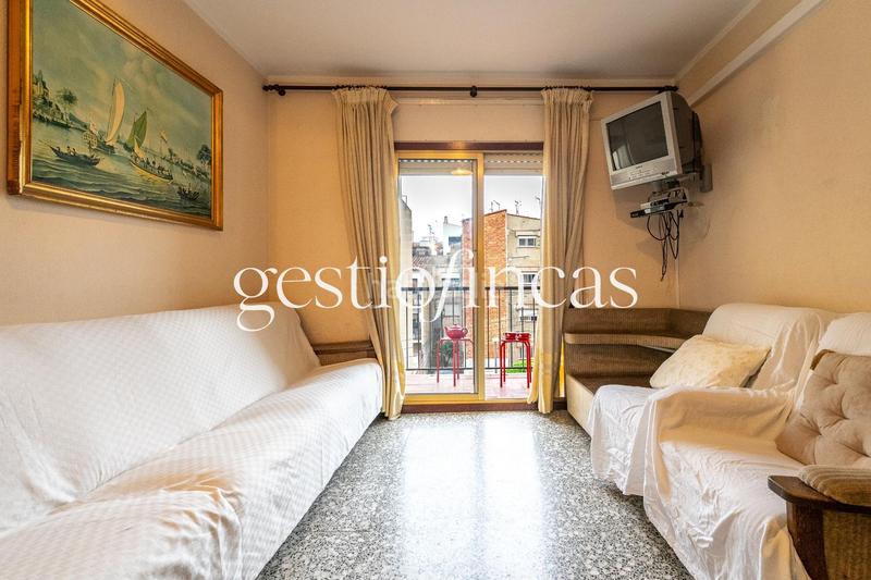 Foto 42a83e53-7c3f-4b59-94e9-5e1524b54a38. Piso  de 4 habitaciones y dos baños en el centro ! en Cambrils