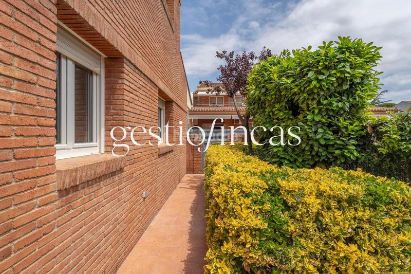 Foto 8acd186b-fef3-40e7-8592-8e7e9f05912c. Casa aparellada amb aparcament a Jardins de Vilafortuny - Mas d'en Bosch Cambrils
