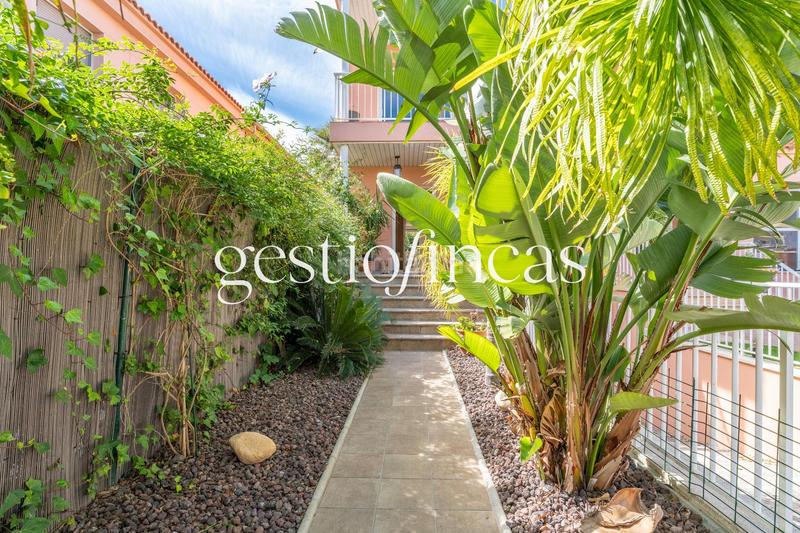 Foto b6d11e69-f42f-4b81-a485-3338172e75a3. Casa aparellada amb calefacció aparcament piscina a Cambrils