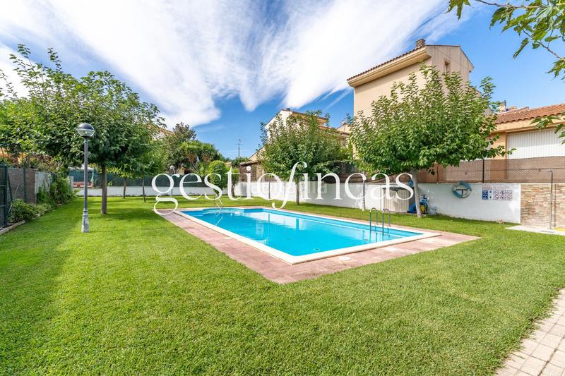 Foto c948b94e-e0da-496c-8df9-088054df21f3. Casa aparellada amb calefacció aparcament piscina a Cambrils