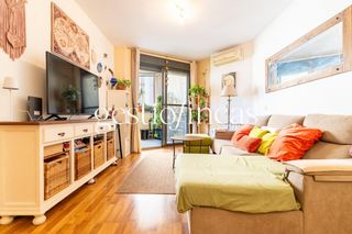 Appartamento in Avenida avinguda baix camp 2b. Espacio, comodidad y ubicación descubre tu nuevo hogar en cambri