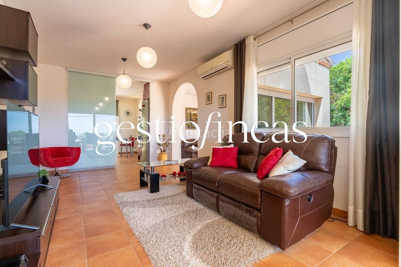 Foto ae3d52dd-5411-4ee8-bdae-c4fc109baaec. Xalet amb calefacció aparcament piscina a Pratdip