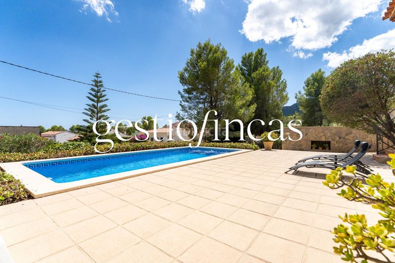 Foto f1380b27-7fcc-45a3-942c-5f309b438680. Xalet amb calefacció aparcament piscina a Pratdip