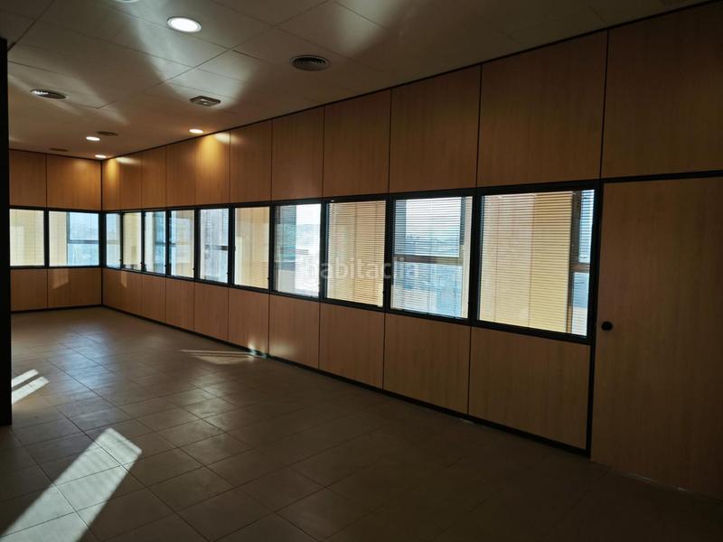 Foto 1cd69e97-4304-4077-95d0-6712d3370761. Rent office space with heating in Quart