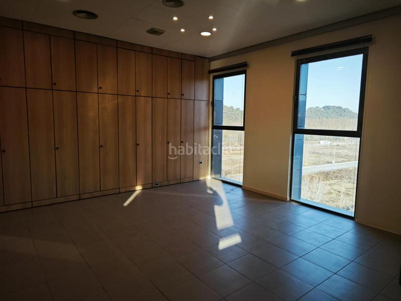 Foto 4163c908-7b68-4614-898c-6e2953496ba8. Rent office space with heating in Quart