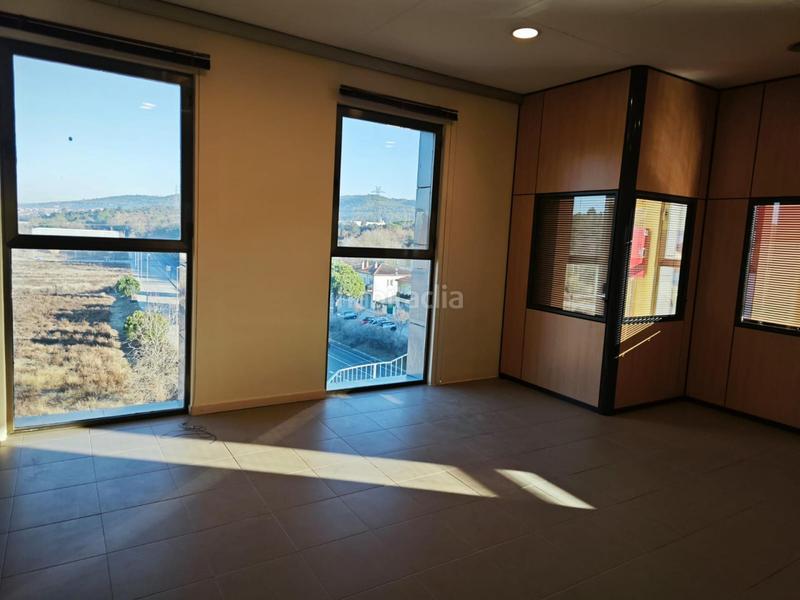 Foto 6b252f74-d59a-427f-b238-a6e67cd6688e. Rent office space with heating in Quart