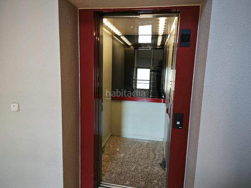 Foto f214ace2-e4a3-475b-939a-085d78812137. Rent office space with heating in Quart