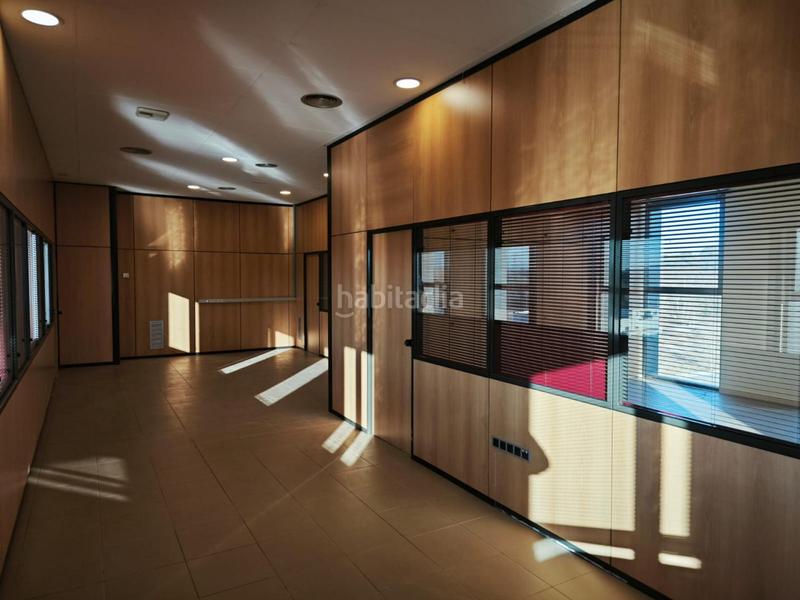 Foto f9660178-e063-41ae-bd5a-60d9ef50f9c5. Rent office space with heating in Quart