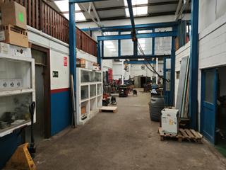 Lloguer Nau industrial  Josep flores. Nave con oficina