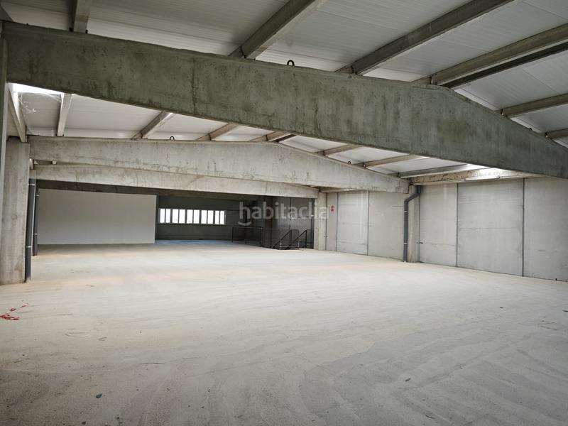 Foto 03c08b64-c2d8-438a-bb90-627baf5fd9dc. Nave industrial nave con montacargas en Vilamalla