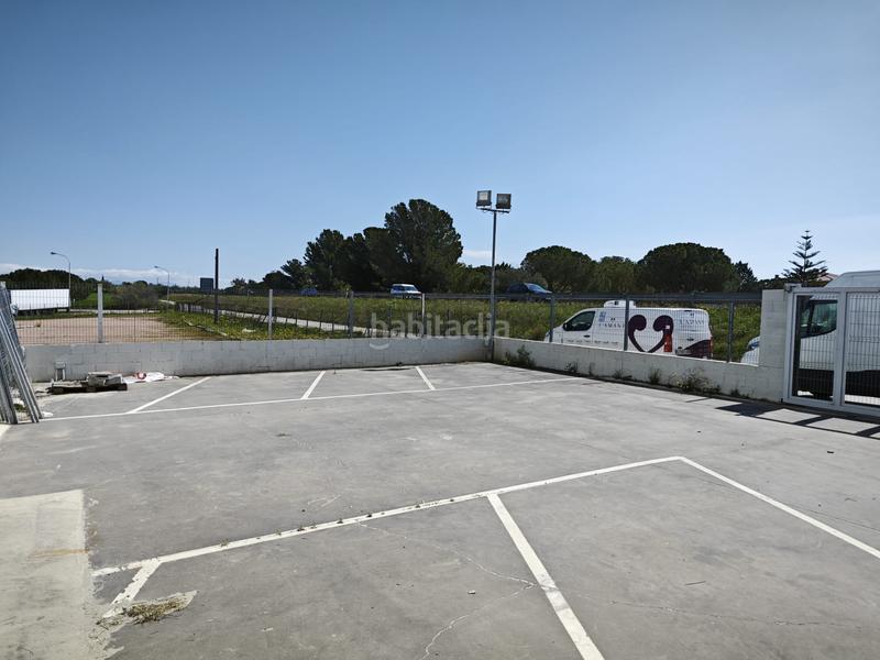 Foto 4f5e9ea7-6a87-4e78-bb15-94c2bab9500c. Nave industrial nave con montacargas en Vilamalla