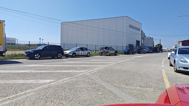 Foto 789c0ce2-ab7c-434b-a82e-809e16a8e6fe. Nave industrial nave con montacargas en Vilamalla