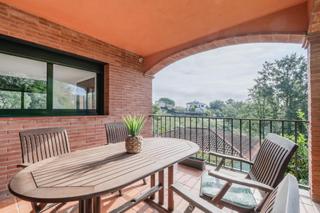Xalet  Del pi. Casa conjardín y terraza