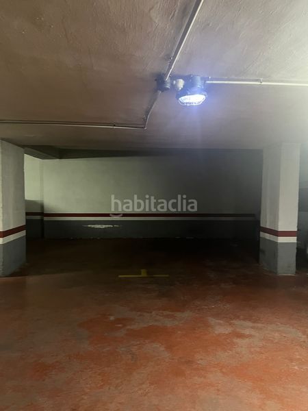 Foto cfeb59e1-cbaf-4291-bab0-b2055bc572ce. Parking coche en Olot